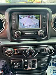 Jeep Wrangler Sahara Unlimited 2019 - miniatura 8