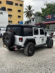 Jeep Wrangler Sahara Unlimited 2019 - miniatura 4