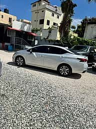 Nissan Versa SV 2020 - miniatura 5