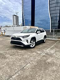 Toyota RAV4 LE 2022 - miniatura 1