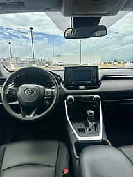 Toyota RAV4 LE 2022 - miniatura 10