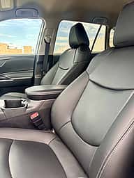 Toyota RAV4 LE 2022 - miniatura 11