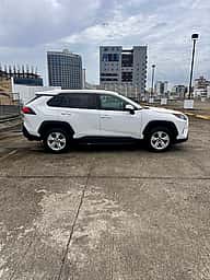Toyota RAV4 LE 2022 - miniatura 6