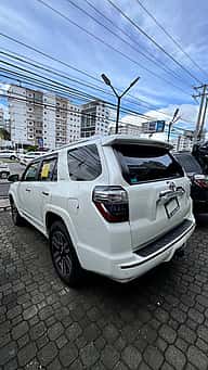 Toyota 4 Runner Limited 2021 - miniatura 3