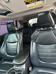 Toyota RAV4 XLE Premium 2021 - miniatura 10
