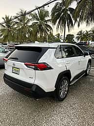 Toyota RAV4 XLE 2021 - miniatura 4