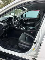Toyota RAV4 XLE 2021 - miniatura 8