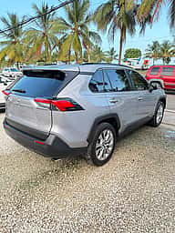 Toyota RAV4 XLE Premium 2021 - miniatura 4