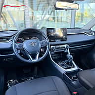 Toyota RAV4 LE 2025 - miniatura 3