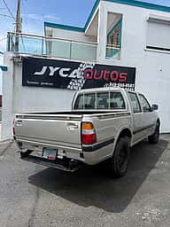 Isuzu KB 2003 - miniatura 4