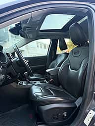 Jeep Cherokee Overland 2019 - miniatura 5