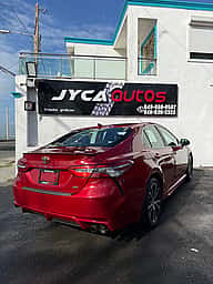 Toyota Camry SE 2019 - miniatura 3