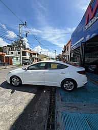Hyundai Elantra SEL 2020 - miniatura 8