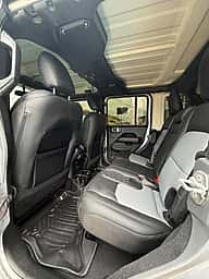 Jeep Wrangler Sahara 2020 - miniatura 9