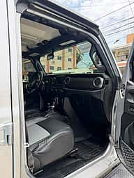 Jeep Wrangler Sahara 2020 - miniatura 4