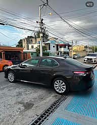 Toyota Camry LE 2019 - miniatura 3