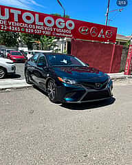 Toyota Camry SE 2020 - miniatura 2