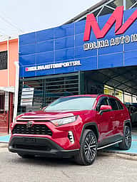 Toyota RAV4 LE 2020 - miniatura 1