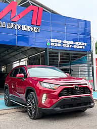 Toyota RAV4 LE 2020 - miniatura 3