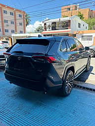 Toyota RAV4 XLE 2021 - miniatura 5