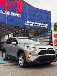 Toyota RAV4 XLE 2021 - miniatura 2