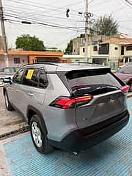 Toyota RAV4 XLE 2021 - miniatura 4