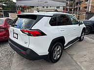Toyota RAV4 XLE 2022 - miniatura 6
