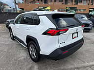 Toyota RAV4 XLE 2022 - miniatura 4