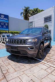 Jeep Grand Cherokee Laredo 2017 - miniatura 1