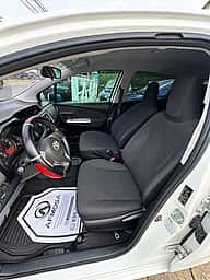 Toyota VITZ 2015 - miniatura 13