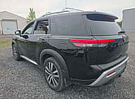 Nissan Pathfinder Platinum 2022 - miniatura 3