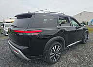 Nissan Pathfinder Platinum 2022 - miniatura 4