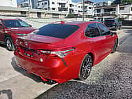 Toyota Camry SE 2020 - miniatura 6