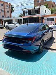 Hyundai Elantra 2021 - miniatura 4
