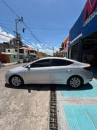 Hyundai Elantra SE 2019 - miniatura 2