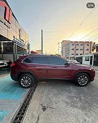 Jeep Cherokee Latitude Plus 2019 - miniatura 4