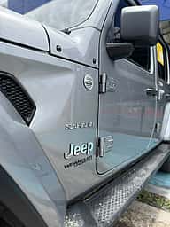 Jeep Wrangler Sahara 2020 - miniatura 10