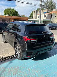 Mitsubishi Motors Outlander Sport SE 2023 - miniatura 5