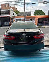 Toyota Camry LE 2019 - miniatura 3
