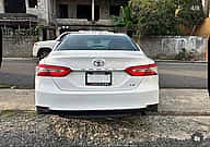 Toyota Camry LE 2019 - miniatura 4