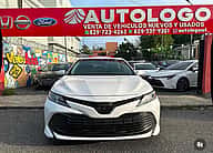 Toyota Camry LE 2019 - miniatura 2