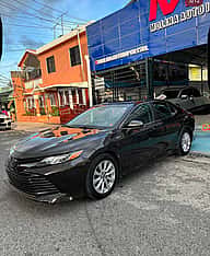 Toyota Camry LE 2019 - miniatura 1