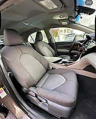 Toyota Camry LE 2019 - miniatura 4