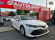 Toyota Camry LE 2019 - miniatura 3
