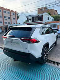Toyota RAV4 LE 2022 - miniatura 5