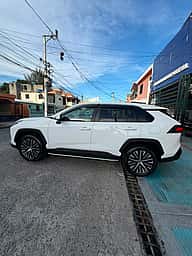 Toyota RAV4 LE 2022 - miniatura 8