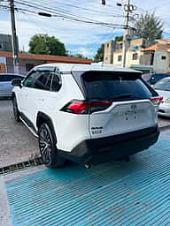 Toyota RAV4 LE 2022 - miniatura 4