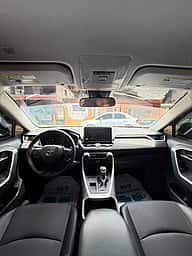 Toyota RAV4 LE 2025 - miniatura 8