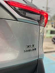 Toyota RAV4 XLE 2021 - miniatura 9