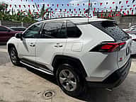 Toyota RAV4 XLE 2023 - miniatura 5
